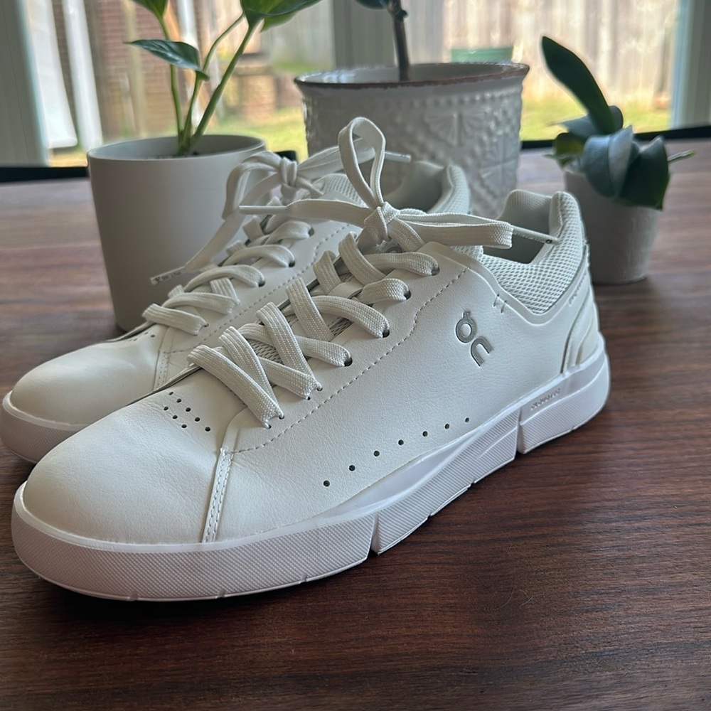 OC the Roger advantage women’s size 8 white